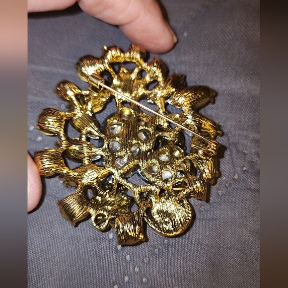 RHINESTONE EUC FAUX VINTAGE STYLE WEDDING BROOCH - Picture 3 of 3